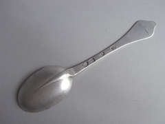 QUEEN ANNE. A fine Britannia Standard Dognose Spoon made in London in 1702