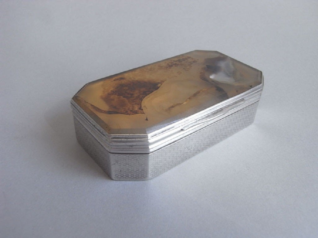 A very rare Stone Topped Snuff Box made in Dublin in 1841 by Henry Flavelle.