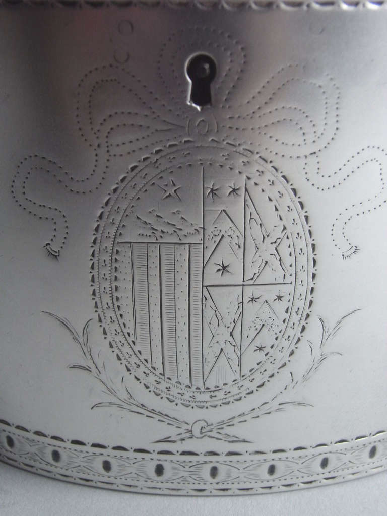 Anglais Boîte à thé de style George III fabriquée à Londres en 1773 par Aaron Lestourgeon en vente