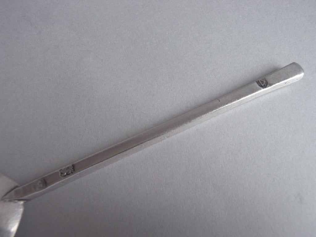 English An exceptional Slip Top Spoon made in London in 1639 by Thomas Hodges.