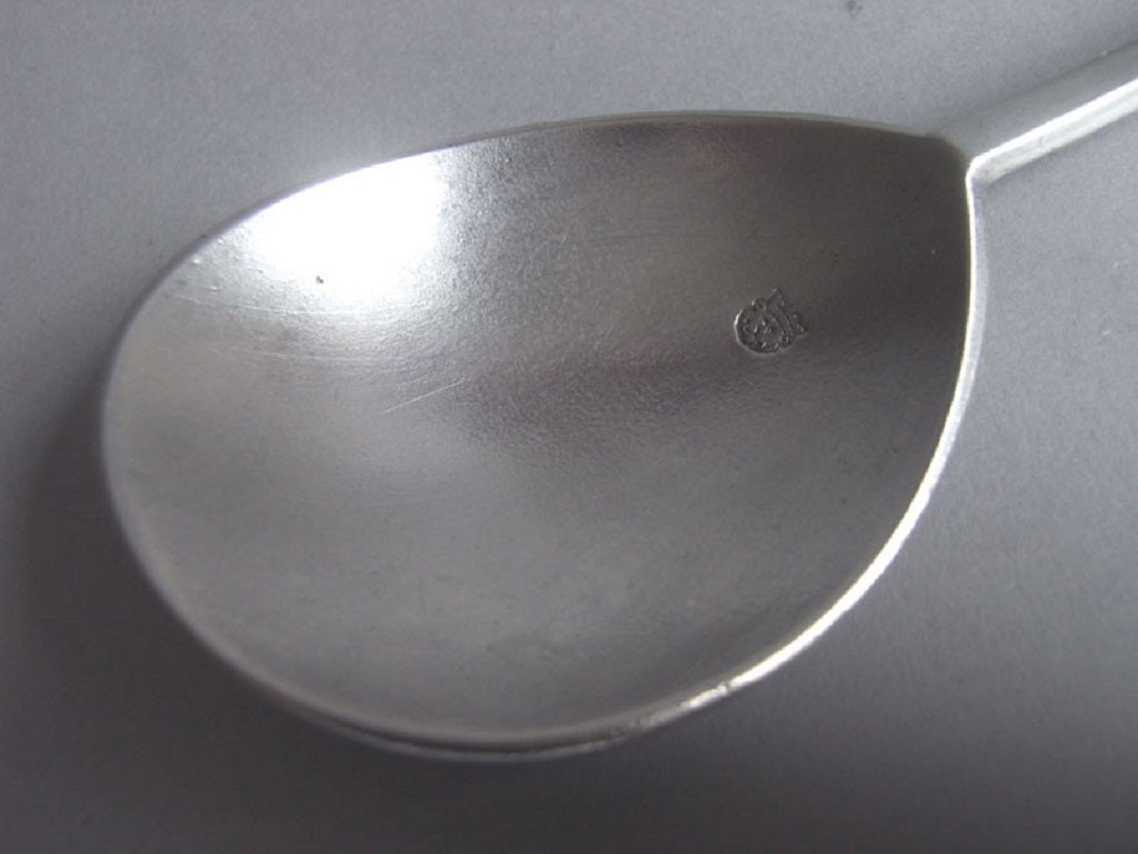 An exceptional Slip Top Spoon made in London in 1639 by Thomas Hodges. 1