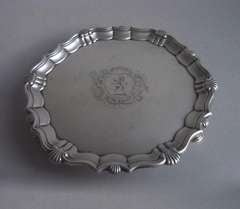 Used A very fine pair of George II Salvers