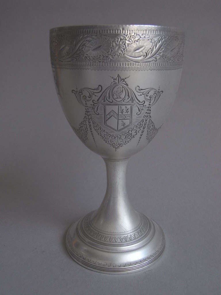 Une paire de gobelets en argent ancien de George III
