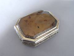 Antique An exceptional George III Silver Gilt Snuff Box
