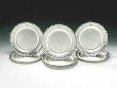 Antique A very fine set of eight George III Dinner Plates