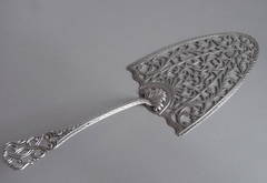 A very fine George III Serving Slice made in London in 1770 by Thomas Nash I.
