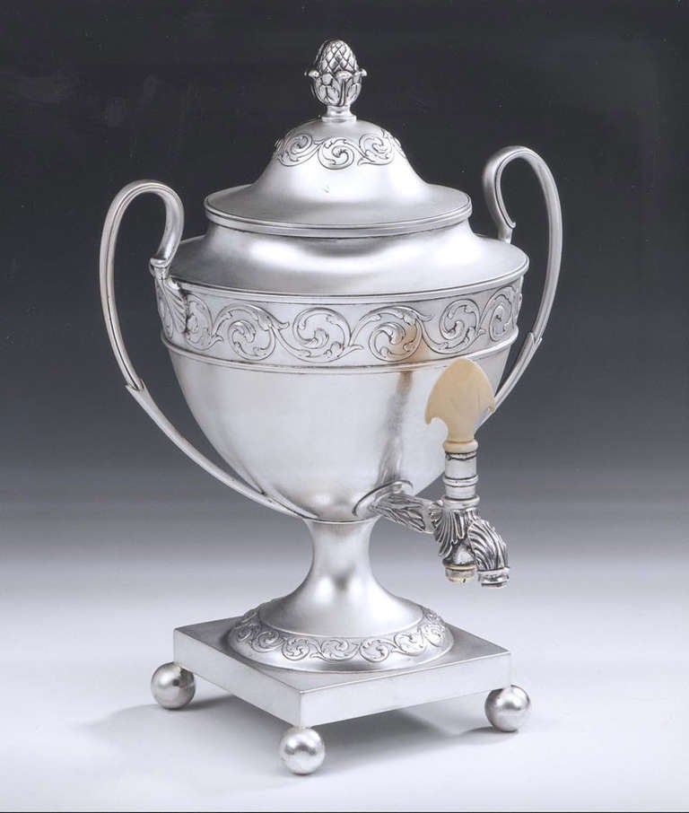 Very Fine George III Tea or Coffee Urn made in London in 1780