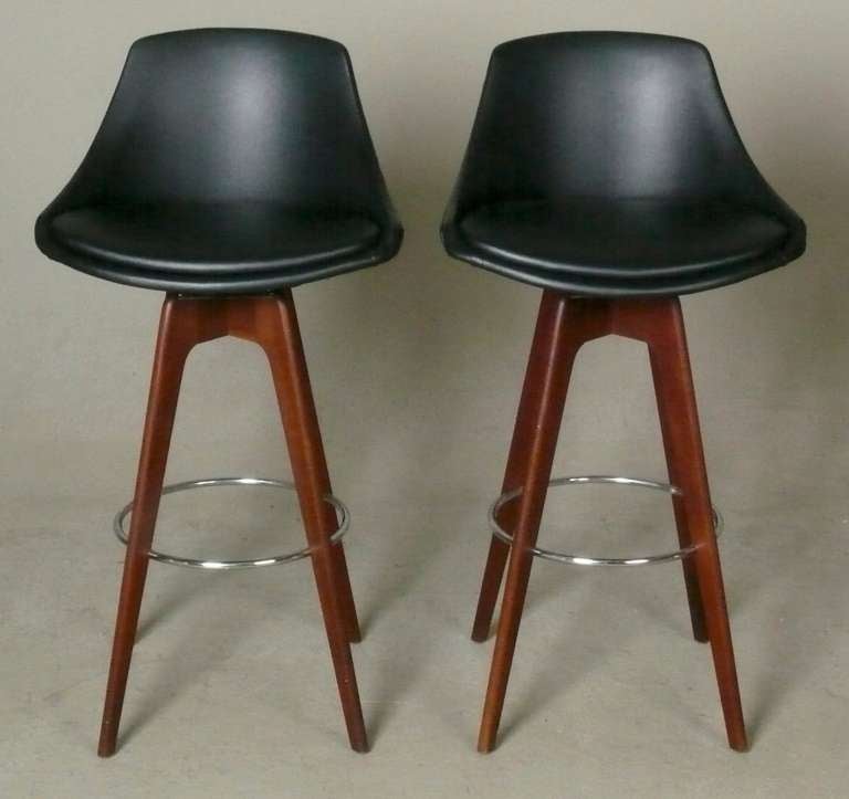 Mid-20th Century Pair of Walnut Bar Stools with Chrome Foot Rest Designed by John Yellen