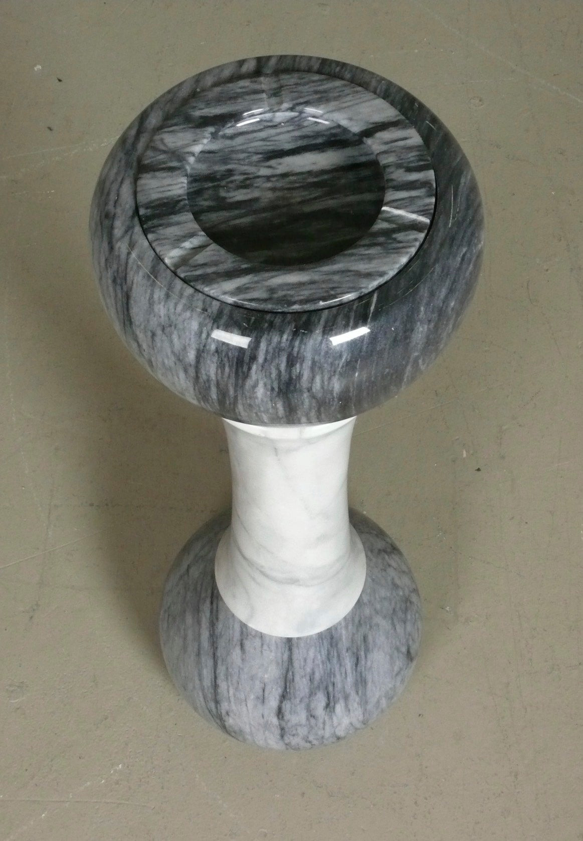 Mid-Century Modern Marble Ashtray Stand by Angelo Mangiarotti for Knoll  For Sale