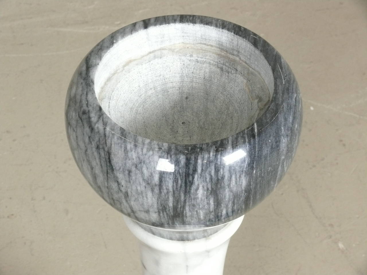 Marble Ashtray Stand by Angelo Mangiarotti for Knoll  For Sale 3