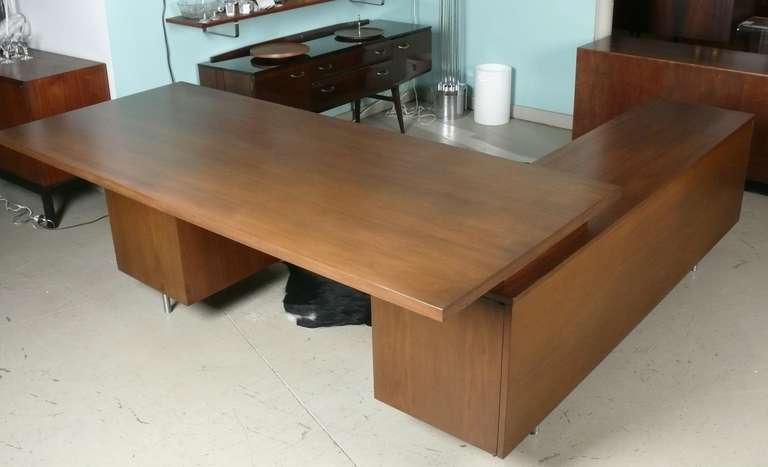 1960s walnut executive desk designed by George nelson for Herman Miller.
The desk includes: 72