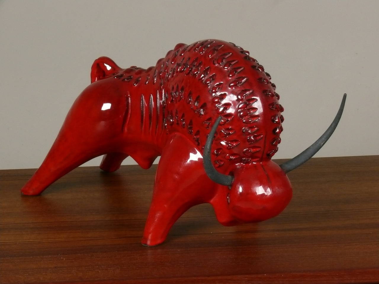 Mid-20th Century Dynamic Bull Figure by Alvino Bagni for Raymor