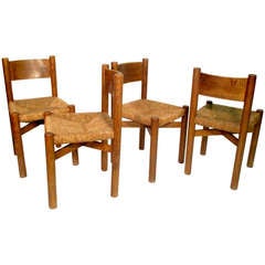 Quatre chaises Méribel de Charlotte Perriand