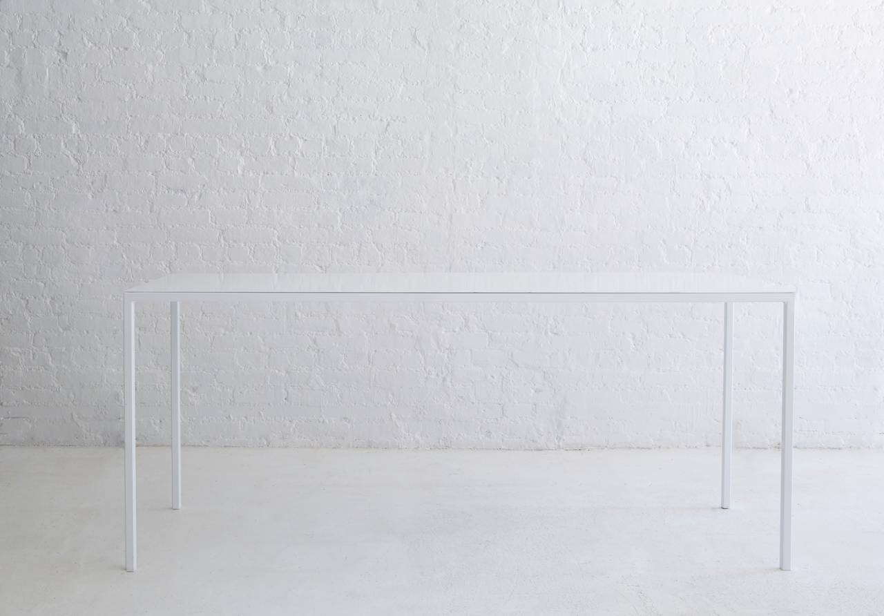 Minimaliste Tables en acier standard par ASH NYC