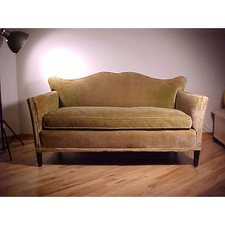 Vintage Mid-Century designer, 1940s sofa loveseat in the manner of Parzinger. Apron cut back. Slight curve to arms. Tapered legs. Unmarked with no label. Quite possibly by Tommi Parzinger, Paul Frankl or a designer of this caliber.

Measures: 31