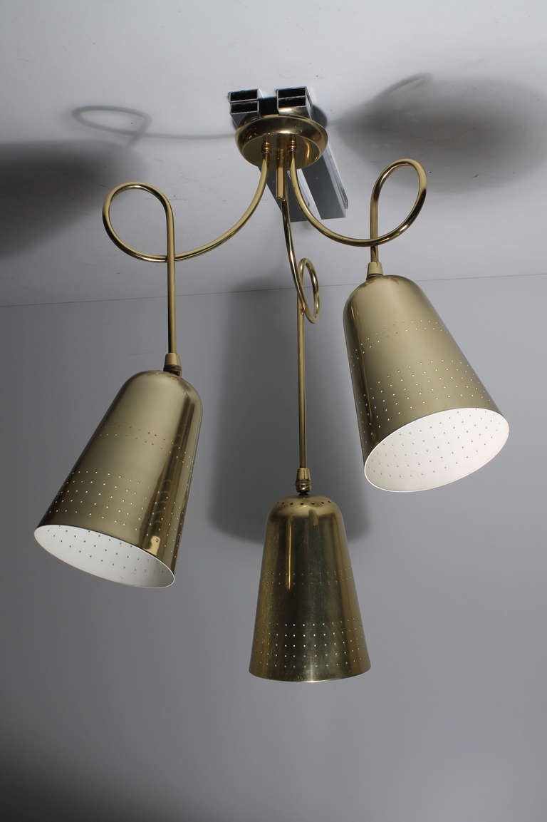 Vintage Brass Triple Pendant Lamp Chandelier in Style of Tynell for Lightolier In Good Condition In Chicago, IL