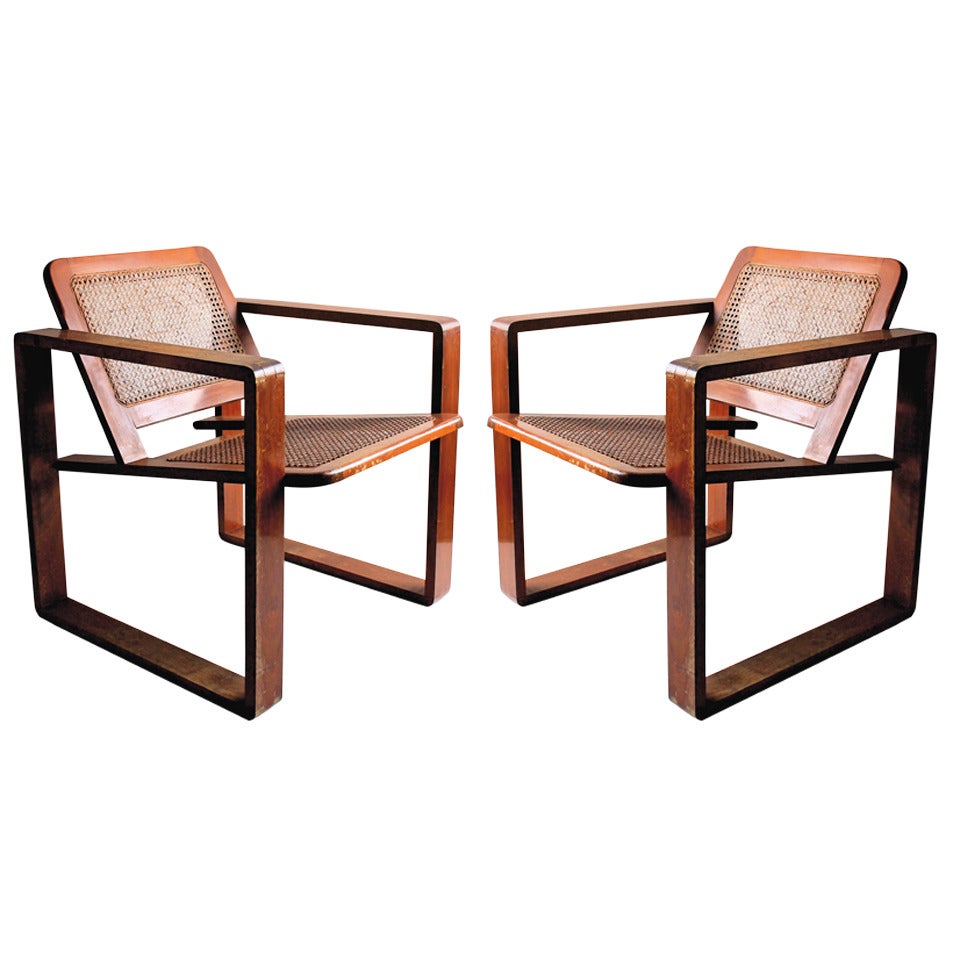 Paire de fauteuils en bois et cannage de style Bauhaus Circa 1925