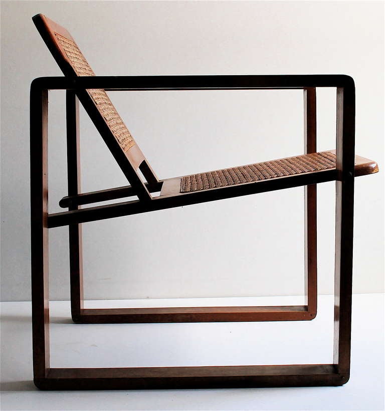 Bien que très similaires à de nombreuses chaises produites au Bauhaus et par des Design/One, en particulier Josef Albers, Marcel Breuer et Eric Diekmann, ces chaises sont (actuellement) dépourvues de nom de designer.  Bien qu'il s'agisse d'une