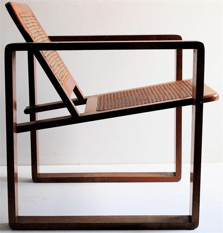 Paire de fauteuils en bois et cannage de style Bauhaus Circa 1925 1