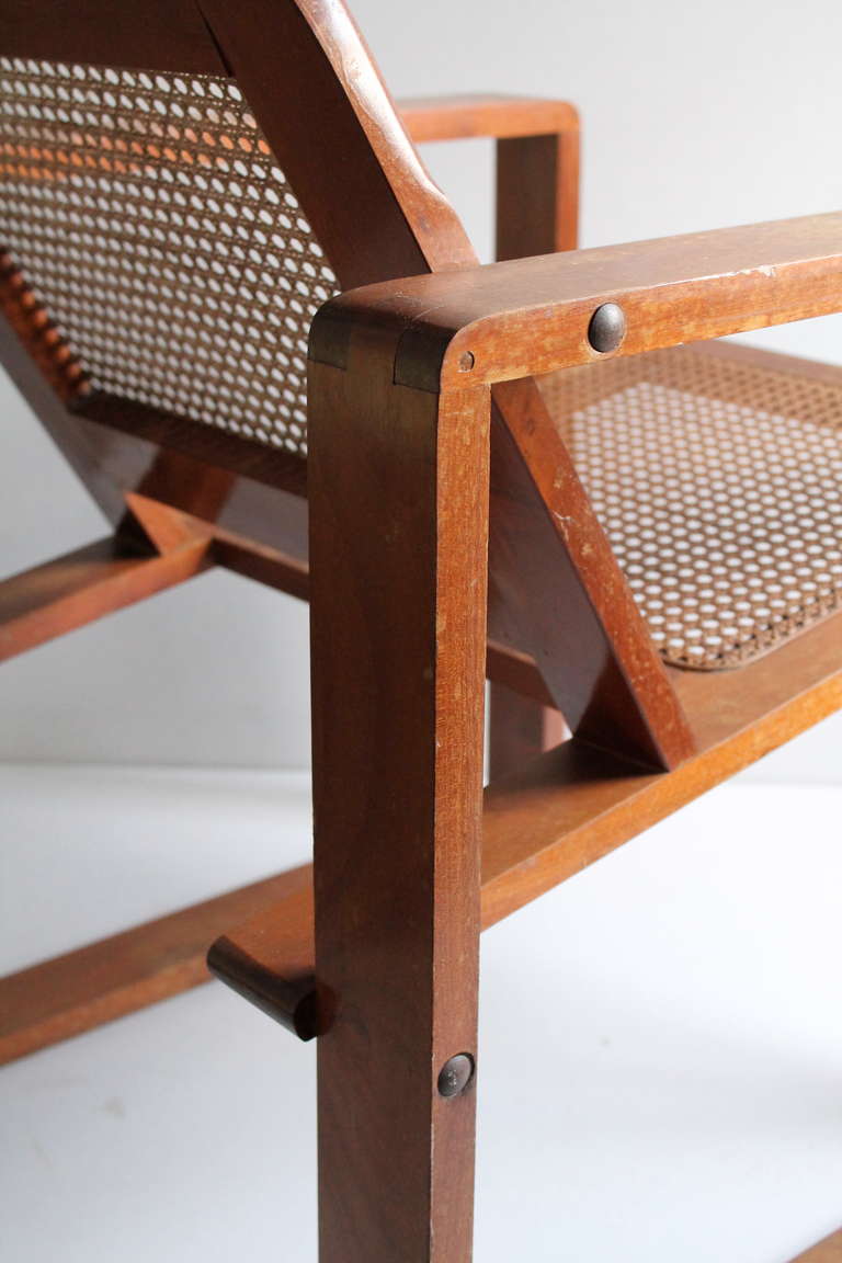 Paire de fauteuils en bois et cannage de style Bauhaus Circa 1925 3
