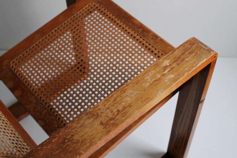 Paire de fauteuils en bois et cannage de style Bauhaus Circa 1925 4