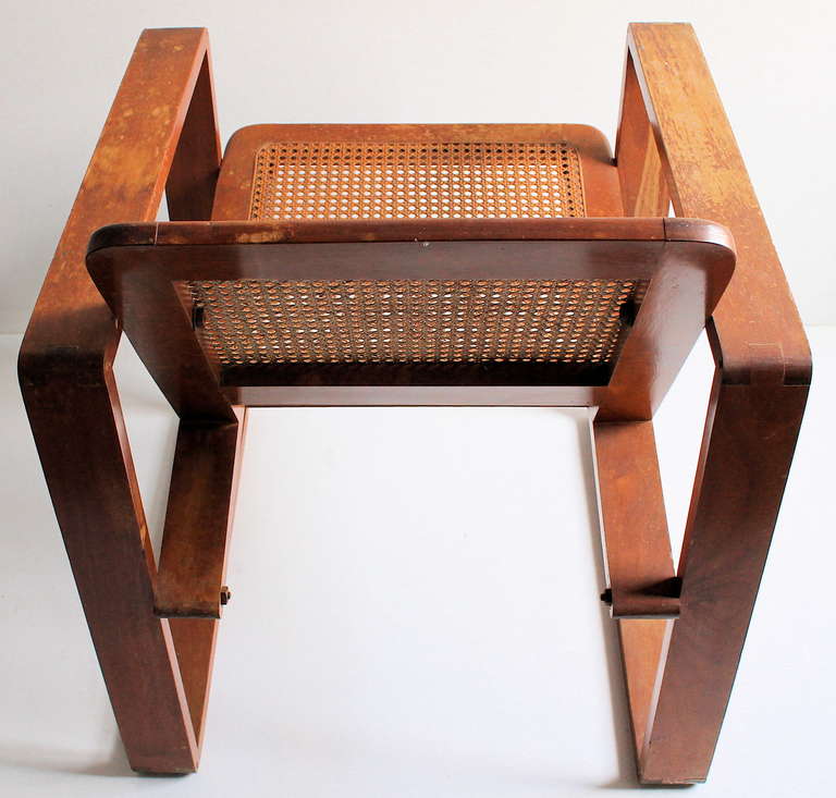 Paire de fauteuils en bois et cannage de style Bauhaus Circa 1925 5