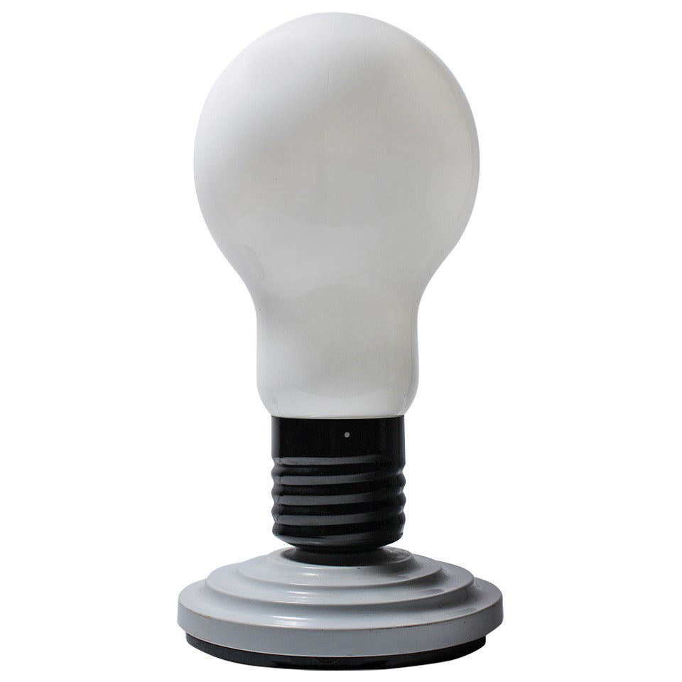 Lampe à Ampoule Pop Art surdimensionnée en forme d'ampoule GLASS postmoderne en vente