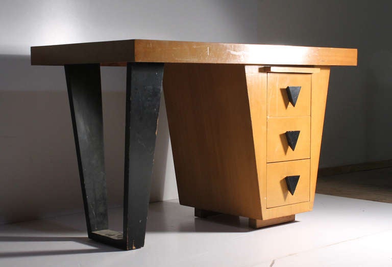 Adorable Mid-Century Modern desk attributed to Paul Laszlo. Triangular wood pulls. 

Desk surface is 26