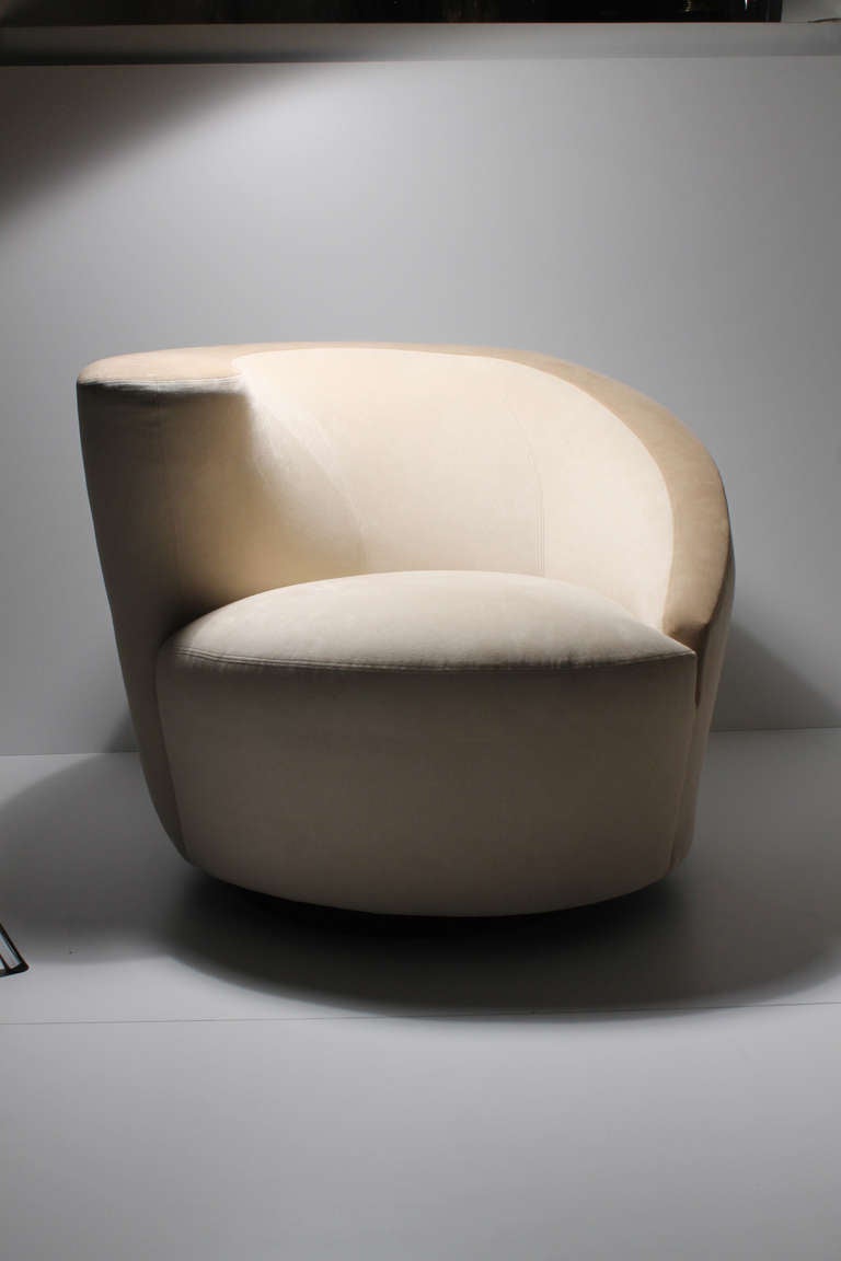 V. Kagan Nautilus chairs in a light beige with a latte color swirl. A nice color combination. Label attached on one of the chairs.

Not exact, but looks to be close to...
Color Reference Behr premium Plus Ultra interior and exterior color