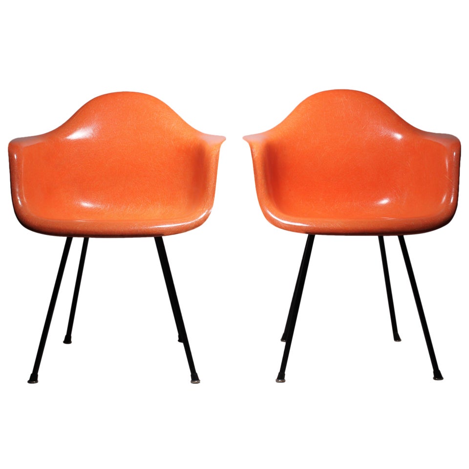 Charles Eames pour Herman Miller paire de chaises Dax transitionnelles en coquillage, première série