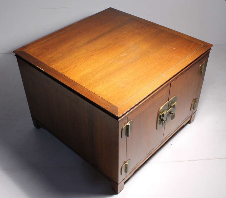 Widdicomb Asian Oriental Chest Table style of Robsjohn Gibbings Dunbar Wormley In Good Condition In Chicago, IL