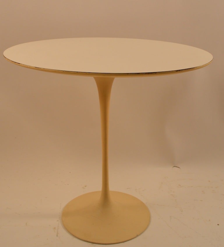 Mid-Century Modern Saarinen Knoll Tulip Table For Sale