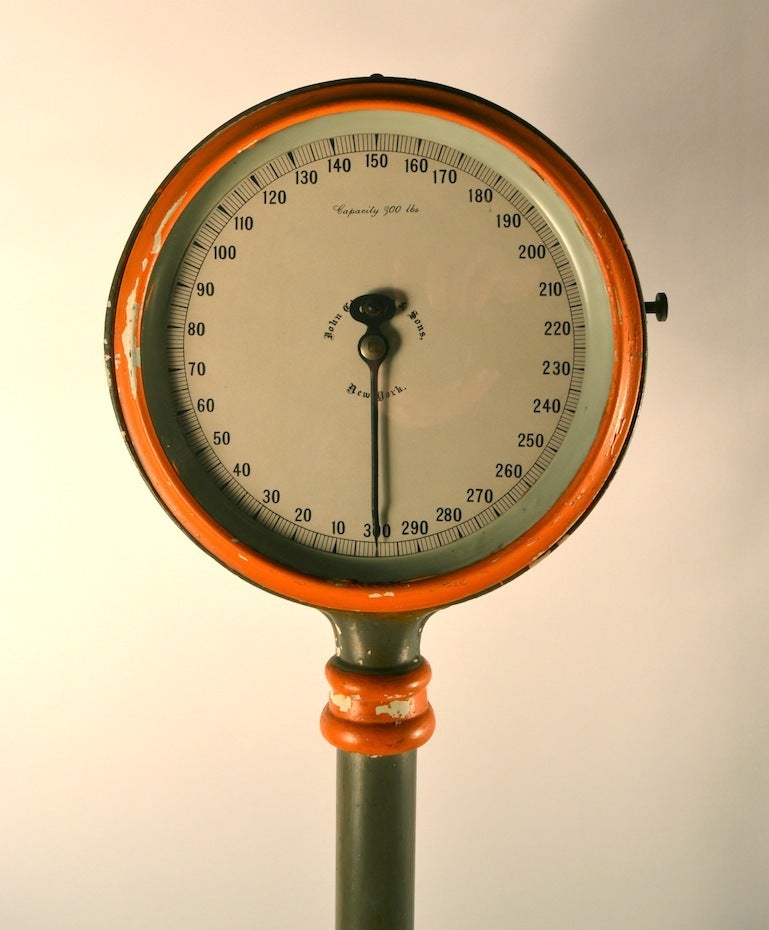 Cast Iron Floor Popsicle Scale In Good Condition In New York, NY