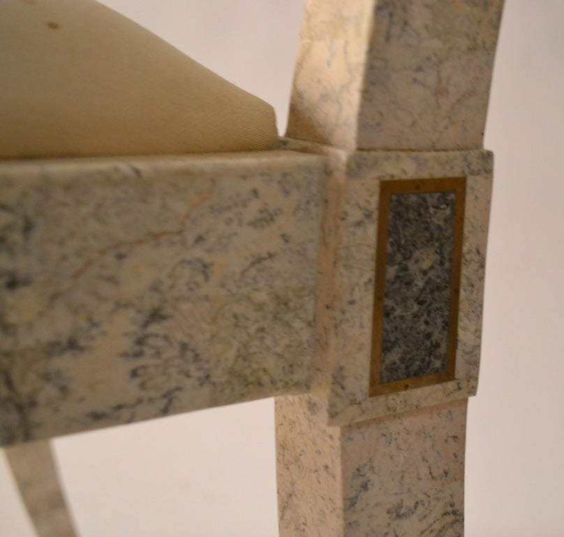 Asiatisch-moderne Stühle aus Mosaikstein, Paar (Hollywood Regency) im Angebot
