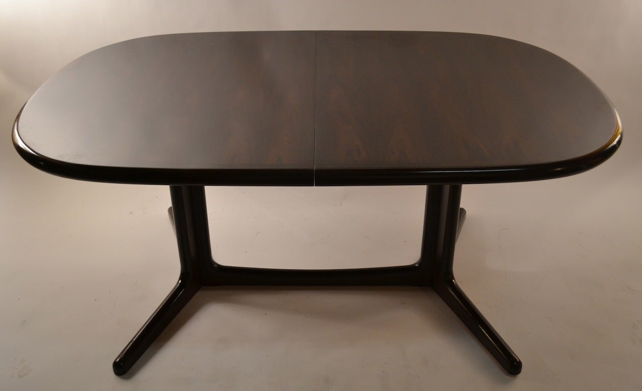 Danish Rosewood Dining Table In Good Condition In New York, NY