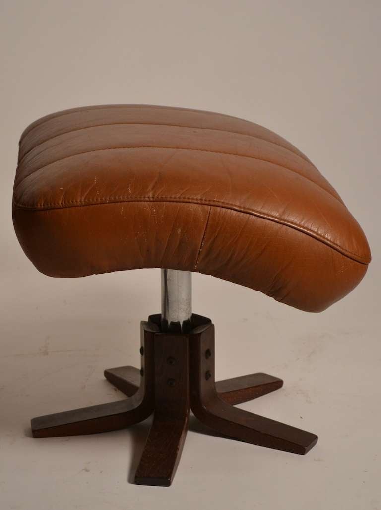 Danish Modern Reclining Lounge Chair In Good Condition In New York, NY