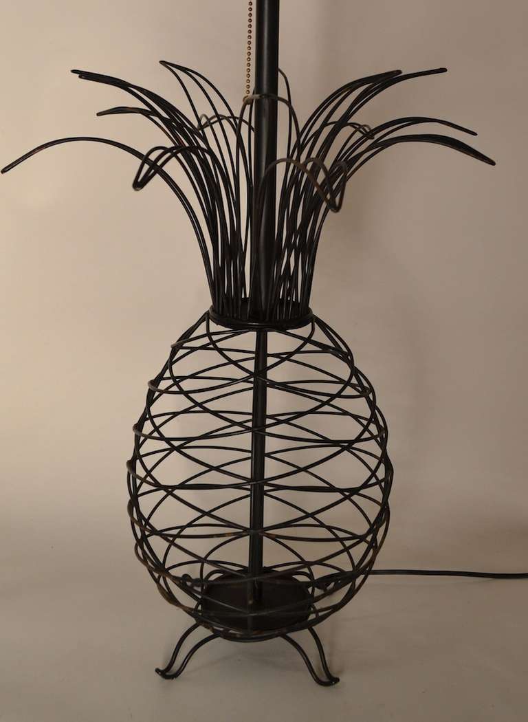 Wire Pineapple Lamp In Excellent Condition In New York, NY