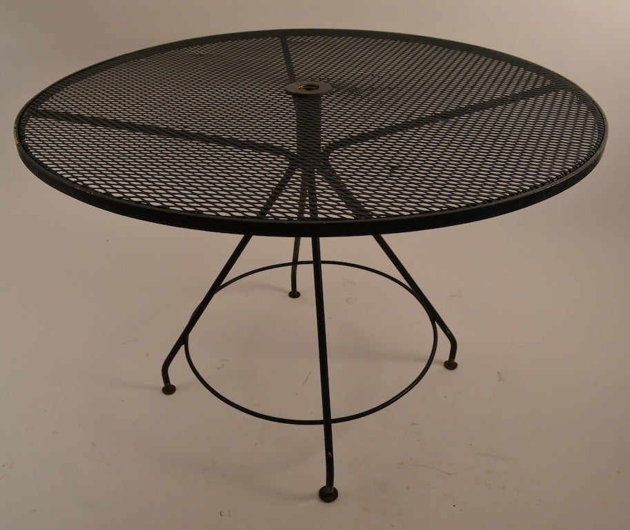 Mid-Century Modern Round Woodard Mesh-Top Dining Table