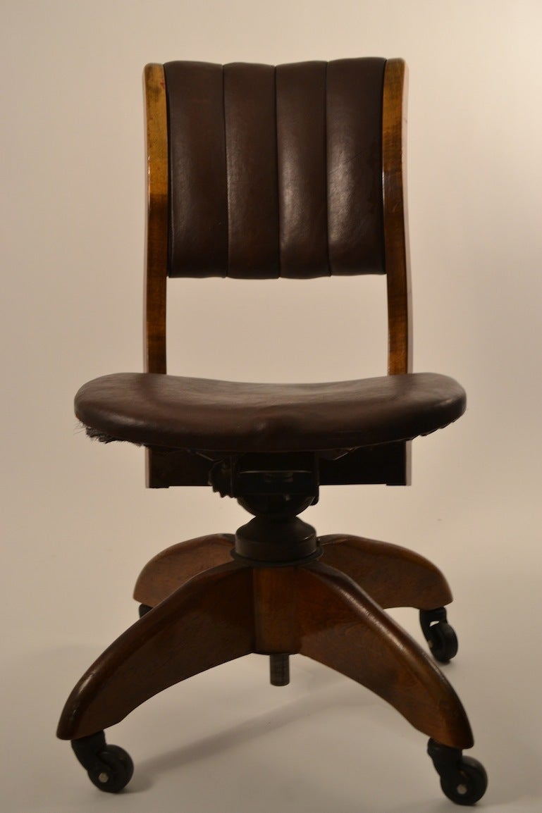 Turn of the Century Swivel Tilt Armless Desk Chair In Good Condition In New York, NY