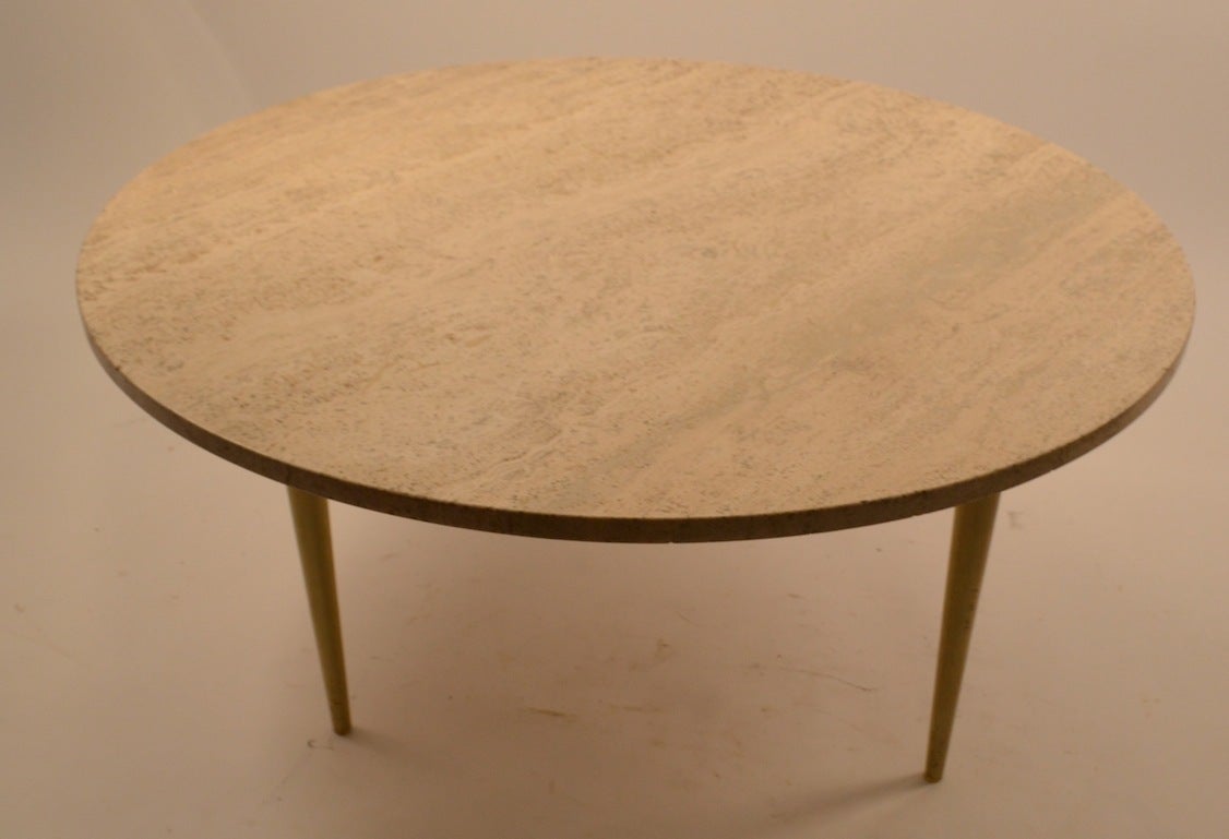 Italian Round Marble Top Coffee Cocktail Table In Excellent Condition For Sale In New York, NY