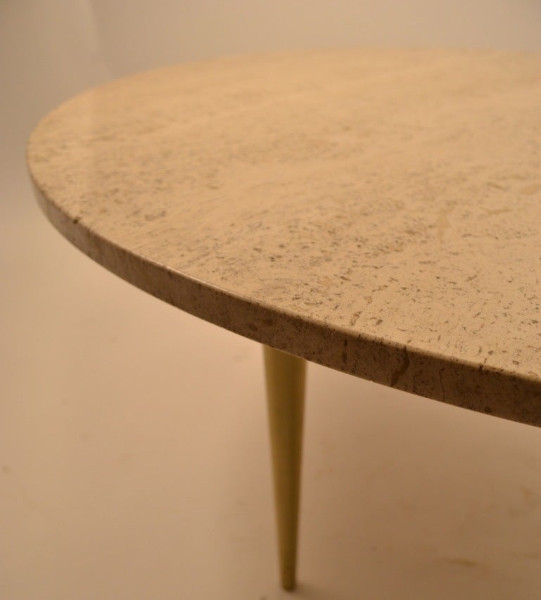 Italienischer runder Couchtisch mit Marmorplatte (Messing) im Angebot