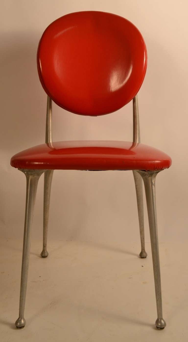 Grand groupe de chaises de café