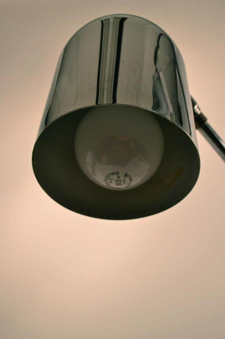 Lámpara de Pie Ajustable Cromada de Dos Luces Estadounidense en venta