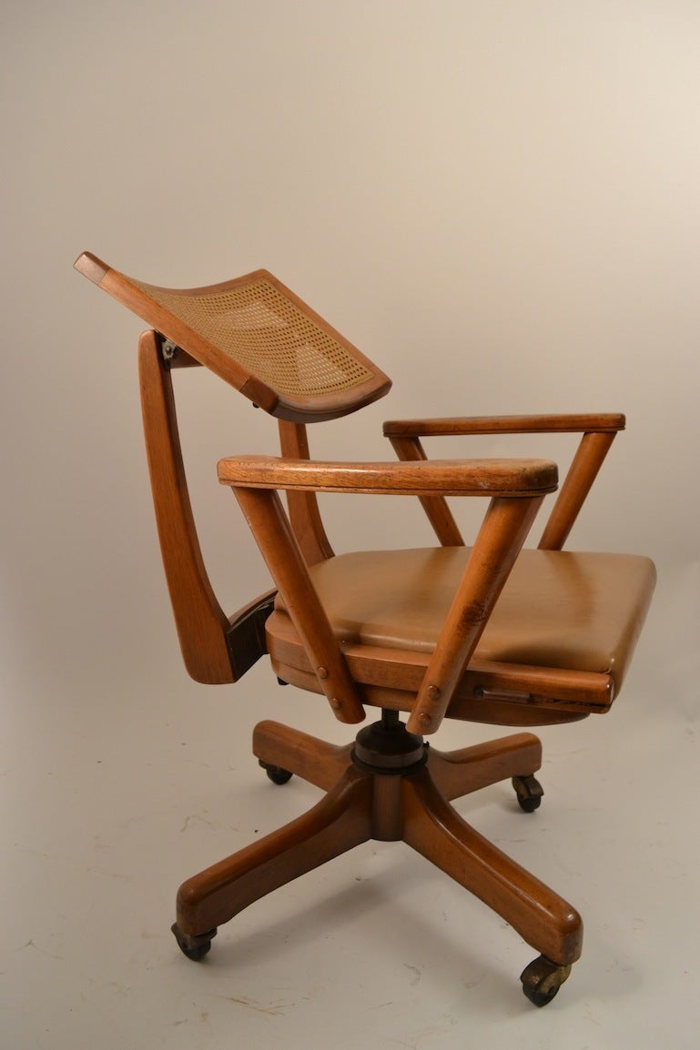 Mid-Century Swivel Desk Chair In Good Condition In New York, NY