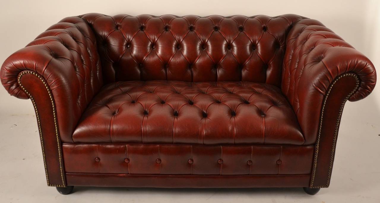 Burgundy Leather Chesterfield Loveseat In Excellent Condition In New York, NY