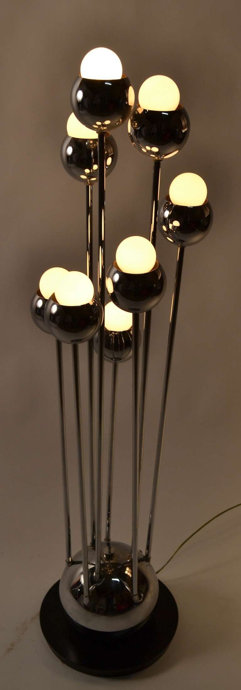 Mid-Century Modern 8 Light Chrome Ball Table Lamp For Sale