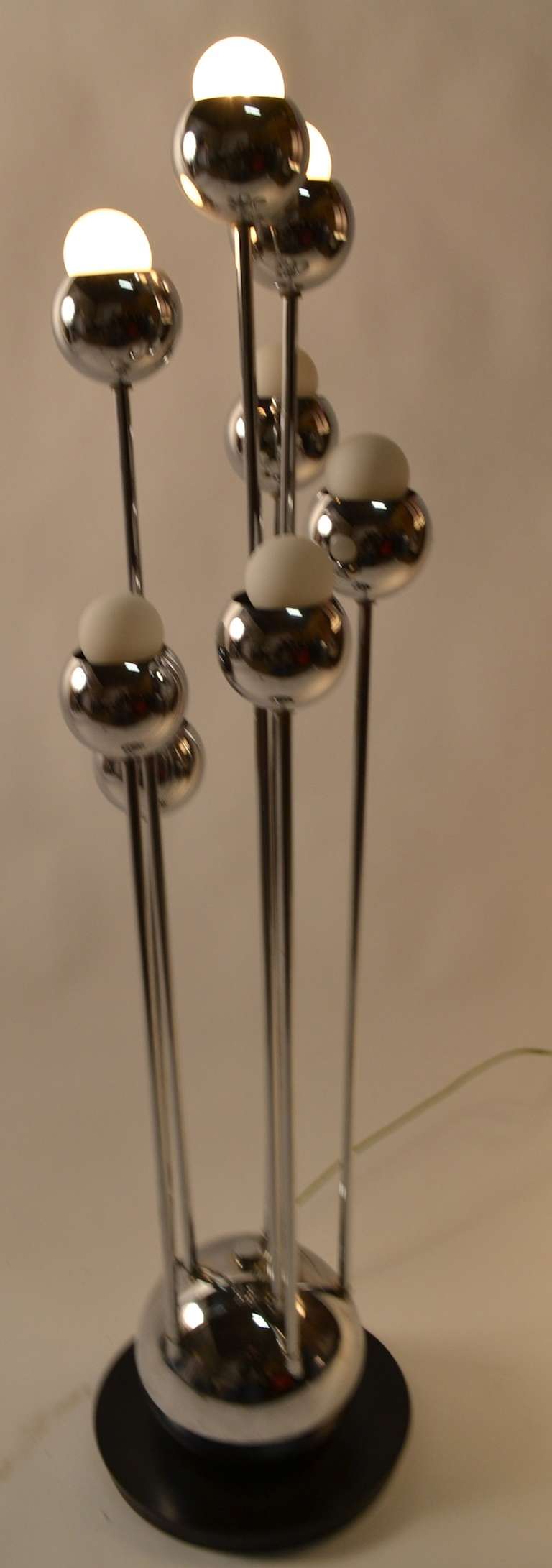 Late 20th Century 8 Light Chrome Ball Table Lamp For Sale