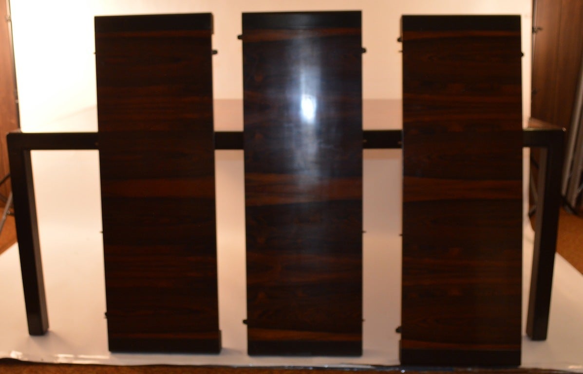 Elegant and Sleek Probber Rosewood  Dining Table with Three Leaves In Excellent Condition In New York, NY