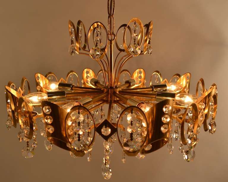 Sciolari Gold and Crystal Chandelier In Excellent Condition For Sale In New York, NY