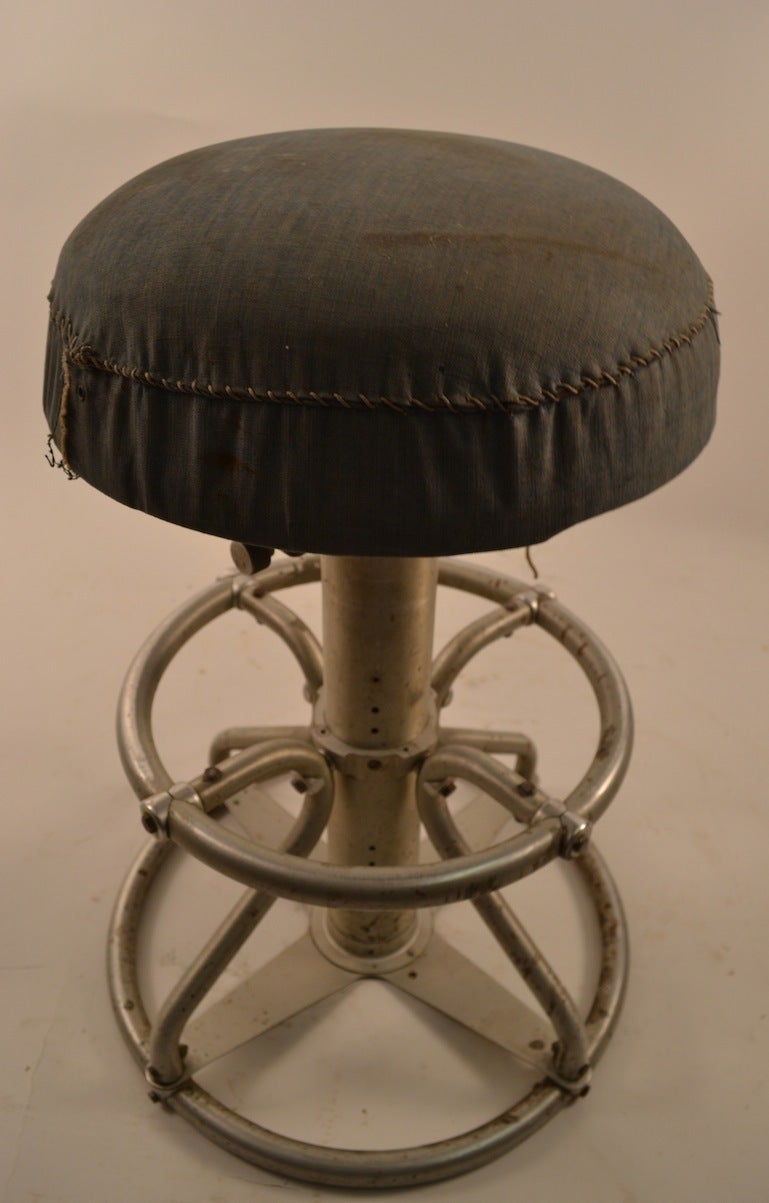 Rare tabouret réglable Warren MacArthur